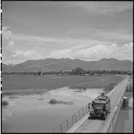 Rizières et paysage montagneux dans la province de Khanh Hoa.