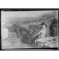 Dumuslu. Pièce de marine de 100. Manoeuvre. [légende d'origine]