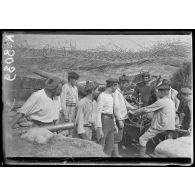 Dumuslu. Pièce de marine de 100. Manoeuvre. [légende d'origine]