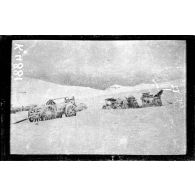 Sommet du Floca (2000 m). Les camions dans la neige. [légende d'origine]