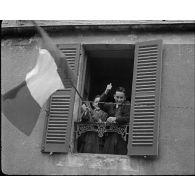 Normandie 1944 (actualités américaines) - Prisonniers allemands près de Saint-Laurent-sur-mer.