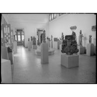 Salle d'art khmer au musée Blanchard de la Brosse, Saigon.
