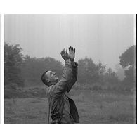 Normandie 1944 (actualités américaines) - Percée des 4e et 8e divisions d'infanterie américaines sur Marigny ; poussée sur Saint-Lô.