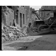 Normandie 1944 (actualités américaines) - Progression des troupes américaines.