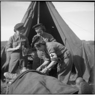 Poste de secours tenu par les Marinettes, ambulancières, dans les environs de Clézentaire.