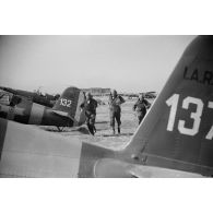 Sur le terrain de Mamaia, deux IAR 80 du Grupul 9.