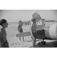 Sur le terrain de Mamaia, un IAR 80 numéroté 146 du Grupul 9.