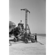 La maintenance d'un bombardier Junkers Ju-88 du Kampfgeschwader 3 "Blitz".