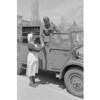 Départ d'un capitaine (Hauptmann) titulaire de la croix allemande en or.