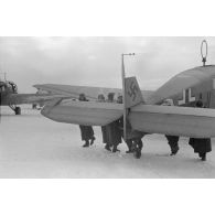 Démarrage du moteur BMW 132 d'un avion de liaison Junkers Ju W 34.