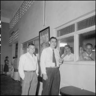 Départ de Saigon du journaliste Lucien Bodard, correspond de France-Soir.