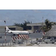 Avion Caravelle SE-210 Torea de l'escadron de transport d'outre-mer (ETOM) 82 à son arrivée sur l'aéroport de Moruroa.