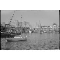 Le port de Mandraki à Rhodes.