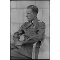 Portrait de l'Oberleutnant Heinrich Eppen, pilote du Sturzkampfgeschwader 3 (I-StG-3) récipiendaire de la croix de chevalier de la croix de fer (Ritterkreuz).