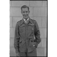 Portrait de l'Oberleutnant Heinrich Eppen, pilote du Sturzkampfgeschwader 3 (I-StG-3) récipiendaire de la croix de chevalier de la croix de fer (Ritterkreuz).
