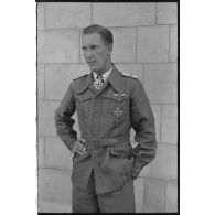 Portrait de l'Oberleutnant Heinrich Eppen, pilote du Sturzkampfgeschwader 3 (I-StG-3) récipiendaire de la croix de chevalier de la croix de fer (Ritterkreuz).