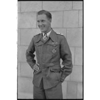 Portrait de l'Oberleutnant Heinrich Eppen, pilote du Sturzkampfgeschwader 3 (I-StG-3) récipiendaire de la croix de chevalier de la croix de fer (Ritterkreuz).
