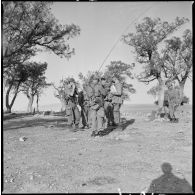 Commando de chasse en opération. [Description en cours]