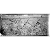 Toul (Meurthe-et-Moselle). Fusils sur chevalets munis du tromblon pour obus Viven-Bessières. [légende d'origine]