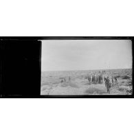 Mézéa. Désert de Syrie. Entonnoir où est dissimulée l'artillerie lourde. [légende d'origine]