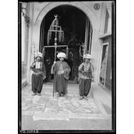 Constantinople. Les fanions des Janissaires Turcs. [légende d'origine]