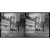 Portraits de pilotes de l'escadrille 77 / La destructions de monuments et abris à Nancy / Des soldats italiens à Messein.