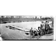 Elsendamme (Belgique), lancement de la passerelle. [légende d'origine]