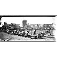 A Elsendamme (Belgique), le démontage d'une passerelle. [légende d'origine]
