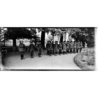 A Elsendamme (Belgique), les chasseurs d'Afrique du peloton d'escorte du général Anthoine. [légende d'origine]