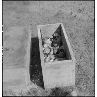 Exhumation de cadavres sur le charnier de Langson.