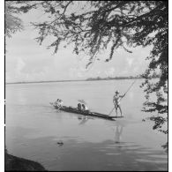 Pirogue sur le fleuve Mékong.