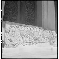 Linteau décoratif khmer au musée Albert Sarraut.