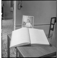 Le livre d'or du Saint-Siège situé à Tay Ninh.