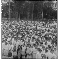 Foule de fidèles pendant la cérémonie religieuse caodaïste célébrant la fête de la Déesse et Dieu Tri à Ty Ninh.