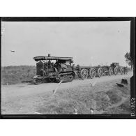 Près d'Elverdinghe, artillerie lourde belge se portant en avant. [légende d'origine]