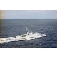 Vue aérienne de l'aviso Lieutenant de vaisseau Lavallée (F790).