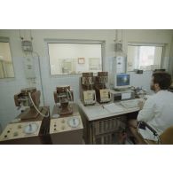 Ordinateurs permettant le calcul de la spectrométrie Gamma dans un laboratoire du service mixte de sécurité radiologique (SMSR) de l'atoll de Moruroa.