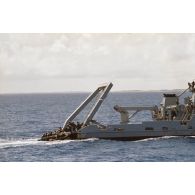 Exercice d'arraisonnement en haute mer du remorqueur-ravitailleur RR Revi (A635) par le commando Jaubert.