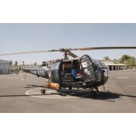 Hélicoptère Alouette 3 de l’escadrille 12S à l'aéroport de la base aérienne (BA) 190 de Faa'a-Papeete.