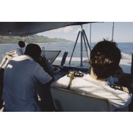 Sortie en mer du patrouilleur La Combattante P730 pour une course de pirogues à l'île de Moorea. Le capitaine de corvette Miquel, commandant le patrouilleur La Combattante.