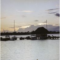 Jetée au centre de loisirs Cowan du camp d'Arue du centre d'expérimentations du Pacifique (CEP).