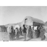 Fonds Jules Imbert. La vie militaire dans un camp de spahis en Tunisie et dans les villages (1902-1903).