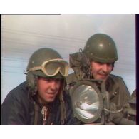 Exercice Marne 1980. Chars AMX-30. Interview d'un militaire d'un groupe de dépannage.