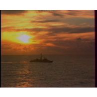 Activités du porte-avions Clemenceau. Prise de vues aériennes : exercice interescadres Arès 81 en Atlantique.