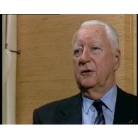Interview de Pierre Messmer sur la dissuasion et les essais nucléaires français.