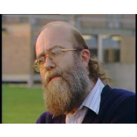 Interview du philosophe Jean-Marie Muller, fondateur du mouvement pour une alternative non-violente (le MAN).