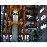 Présentation à l'atelier de préparation et d'assemblage des missiles balistiques M4.