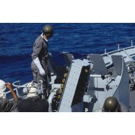 Tir au canon de 40 mm sur le patrouilleur la Gracieuse. [Description en cours]