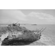 Un canon antiaérien Bofors de 40 mn capturé et positionné non loin du phare de la Coubre.