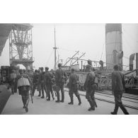 Dans le cadre de l'opération Seelöwe (lion de mer), l'entrainement au chargement d'un cargo (infanterie et matériels).